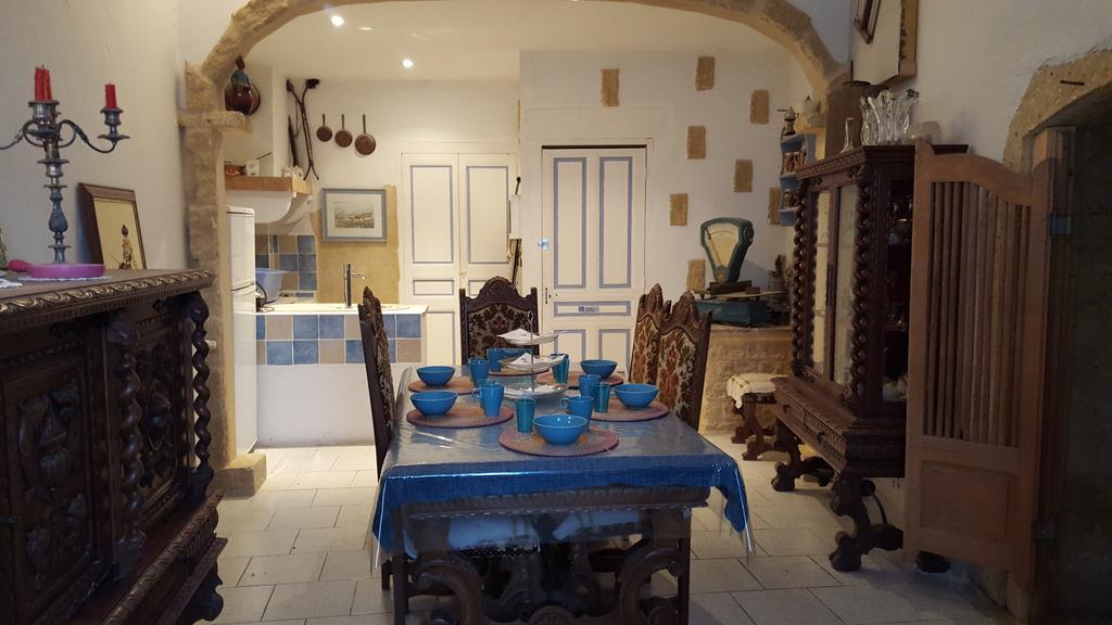 Les Croisees Bed & Breakfast Castillon-du-Gard Exterior photo